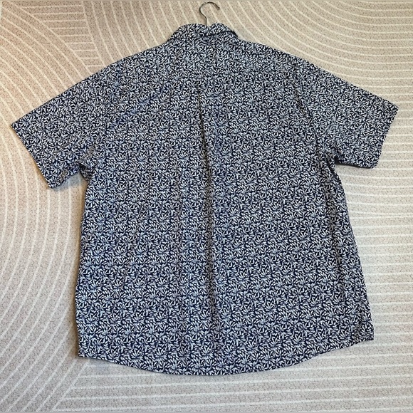 Roundtree & Yorke Blue and White Floral Casual Button Down Shirt Men’s XL - Picture 2 of 6